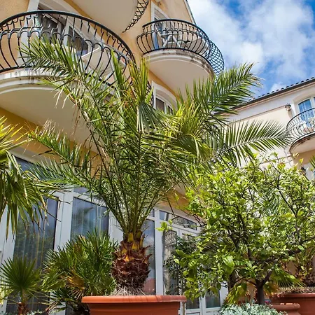 维拉梅蒂特兰酒店 4*